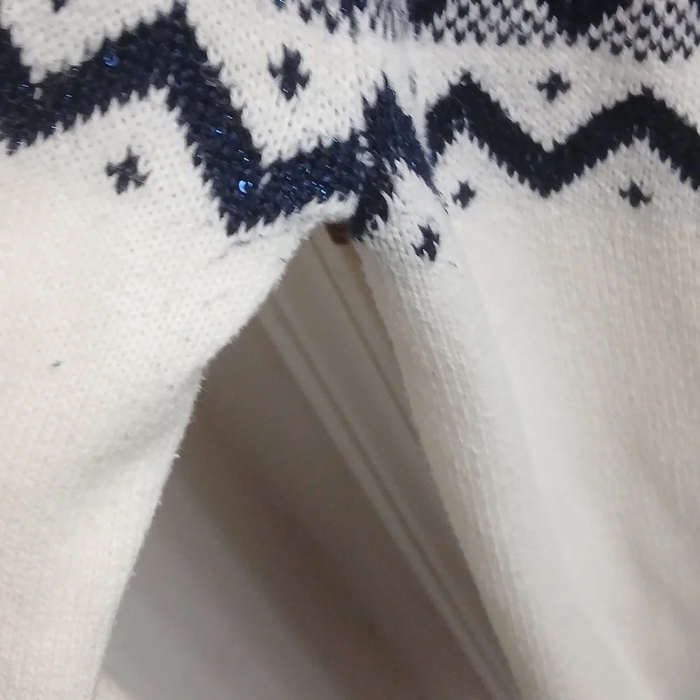 Navy and Off White Patterned Sweater Size Large - Picture 8 of 10